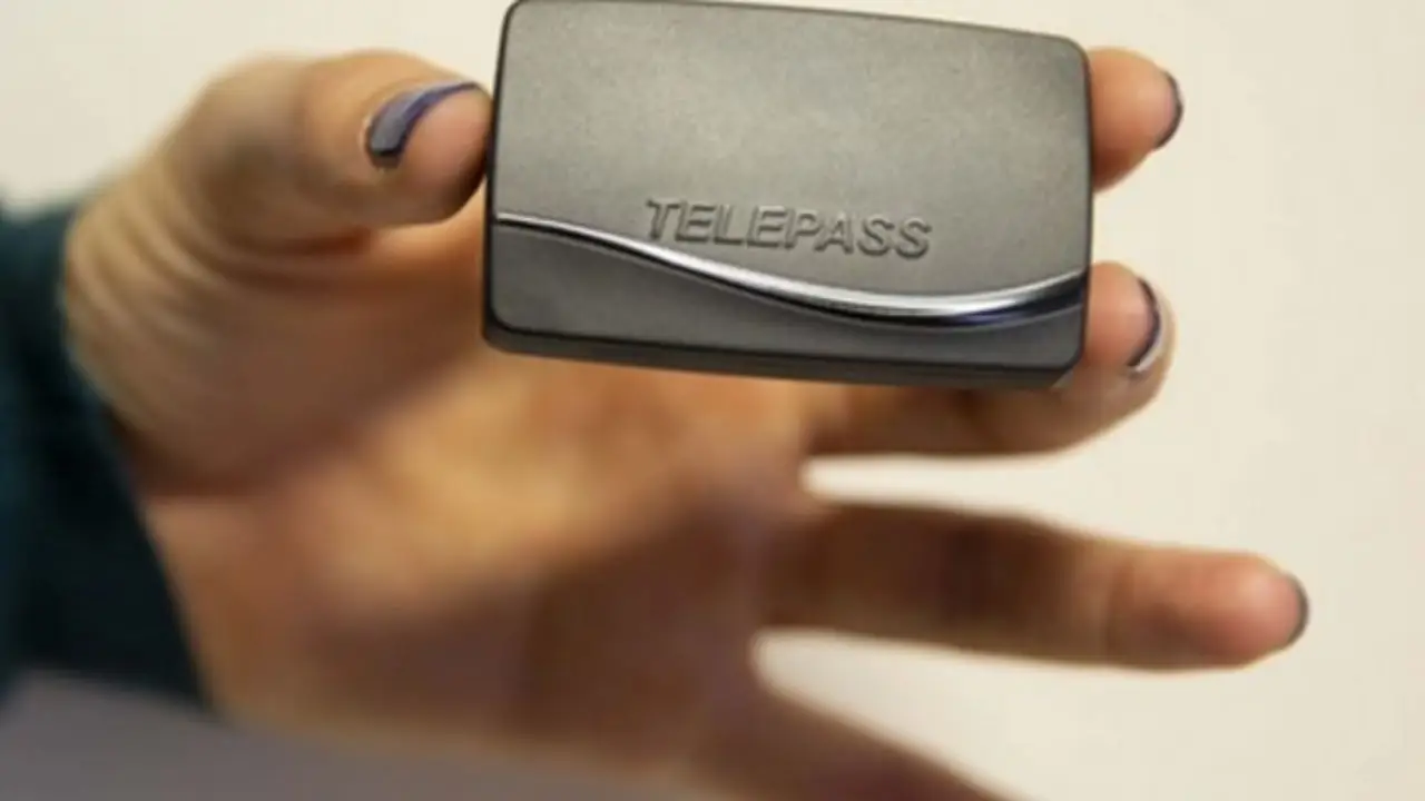 Attenzione se usi il telepedaggio: ecco dopo quanti anni si scarica la batteria e cosa succede