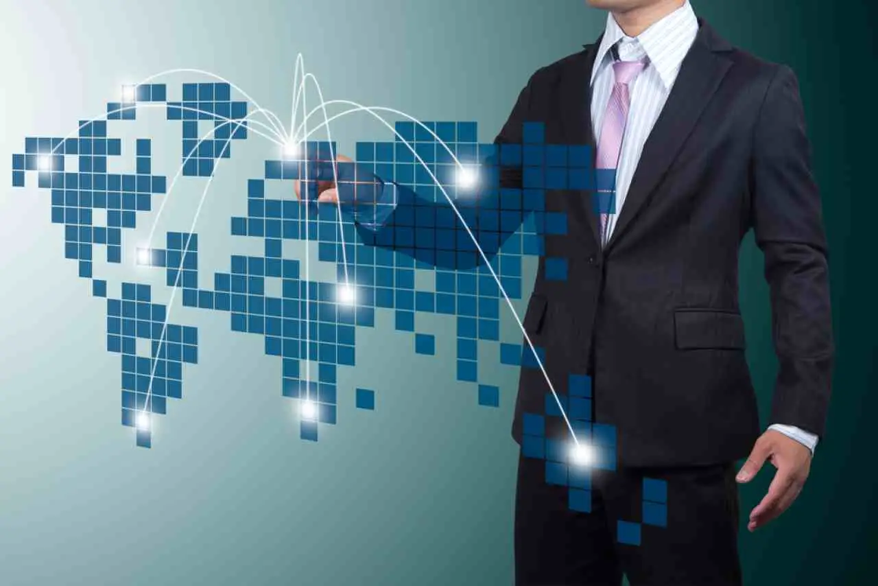 Attenzione al geocontrollo della banca: ecco perché blocca le tue carte e come risolvere